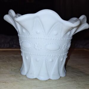 Ventage Decorative Kemple Lace & Dewdrop Ceramic Milk Glass Ruffled Edge Vase